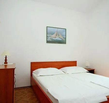 Casa de Férias Seaside House For Families With Children Razanj, Rogoznica - 4260